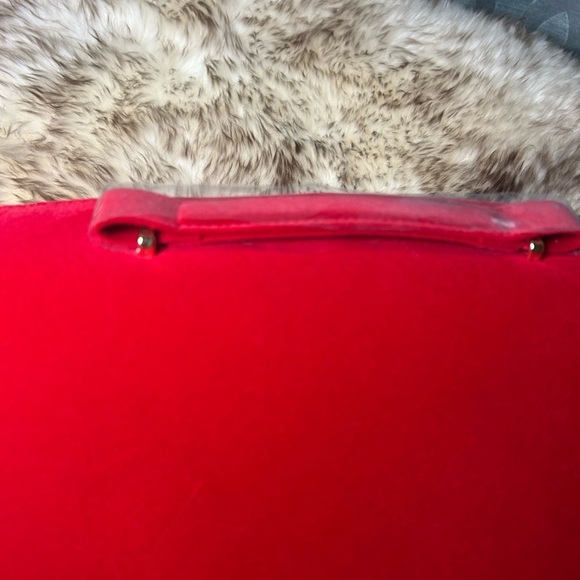 Velvety Red Estée Lauder Cosmetic Case Large, Handle, Bow, Gold Accented Zipper - Picture 15 of 16